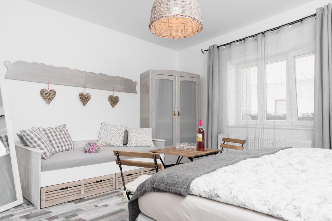 Madarlatta Vendeghaz Hotell Fertőrákos Eksteriør bilde